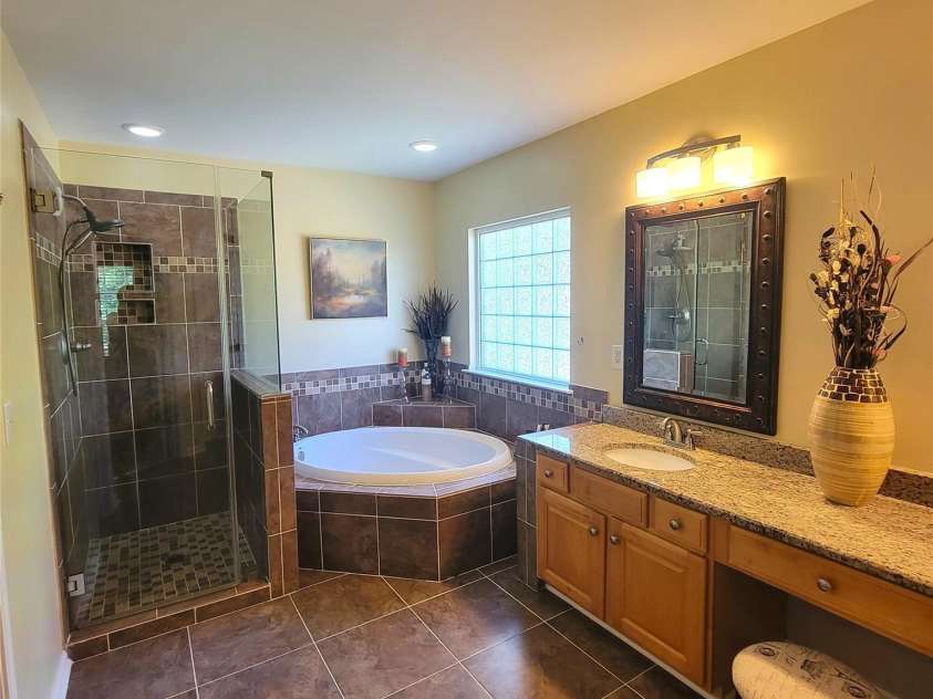 9310 Autumn Applause Drive, Charlotte, NC 28277.  MLS# CAR4366410, YatesRealty ID 20194. 