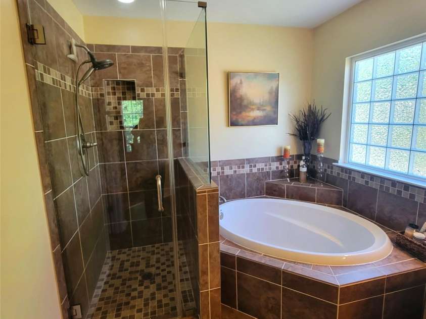 9310 Autumn Applause Drive, Charlotte, NC 28277.  MLS# CAR4366410, YatesRealty ID 20194. 