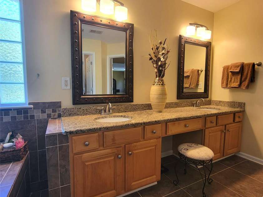 9310 Autumn Applause Drive, Charlotte, NC 28277.  MLS# CAR4366410, YatesRealty ID 20194. 