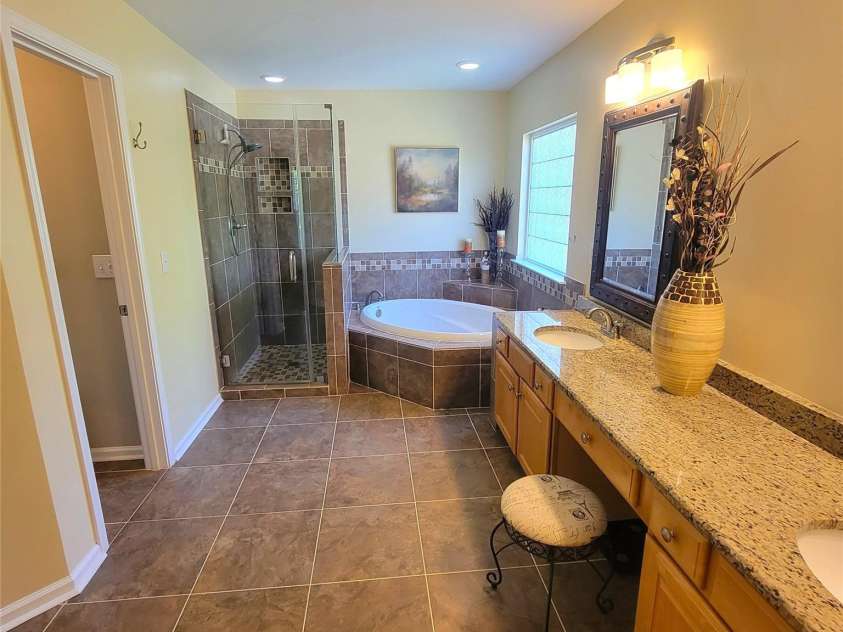 9310 Autumn Applause Drive, Charlotte, NC 28277.  MLS# CAR4366410, YatesRealty ID 20194. 