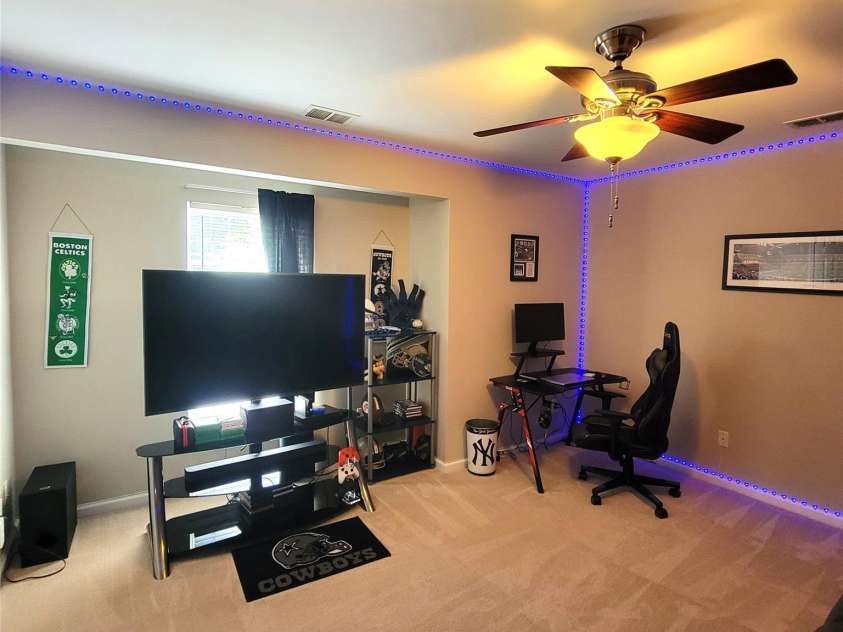 9310 Autumn Applause Drive, Charlotte, NC 28277.  MLS# CAR4366410, YatesRealty ID 20194. 
