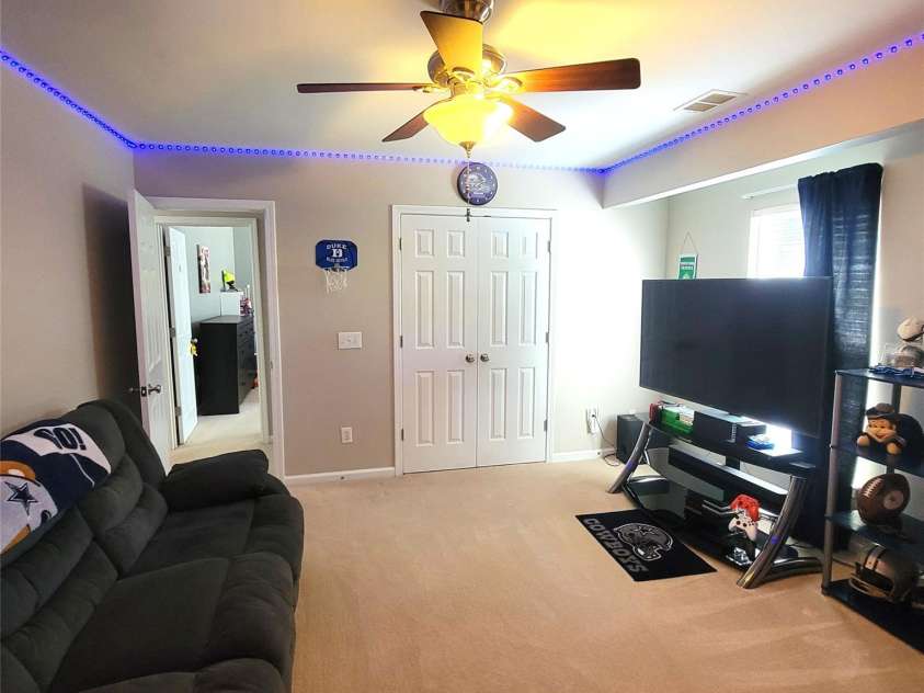9310 Autumn Applause Drive, Charlotte, NC 28277.  MLS# CAR4366410, YatesRealty ID 20194. 