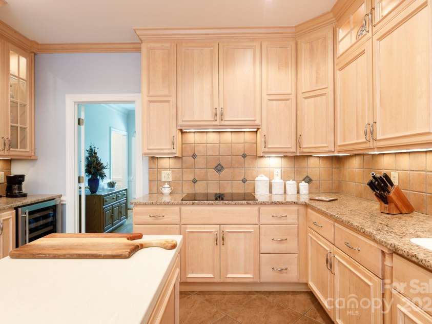 9901 Pallisers Terrace, Charlotte, NC 28210.  MLS# CAR4263147, YatesRealty ID 20194. 