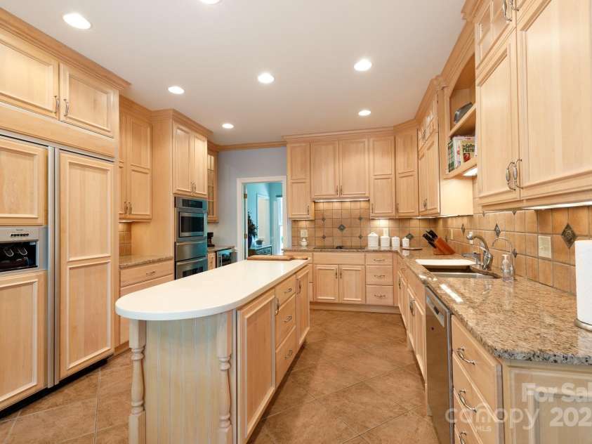 9901 Pallisers Terrace, Charlotte, NC 28210.  MLS# CAR4263147, YatesRealty ID 20194. 