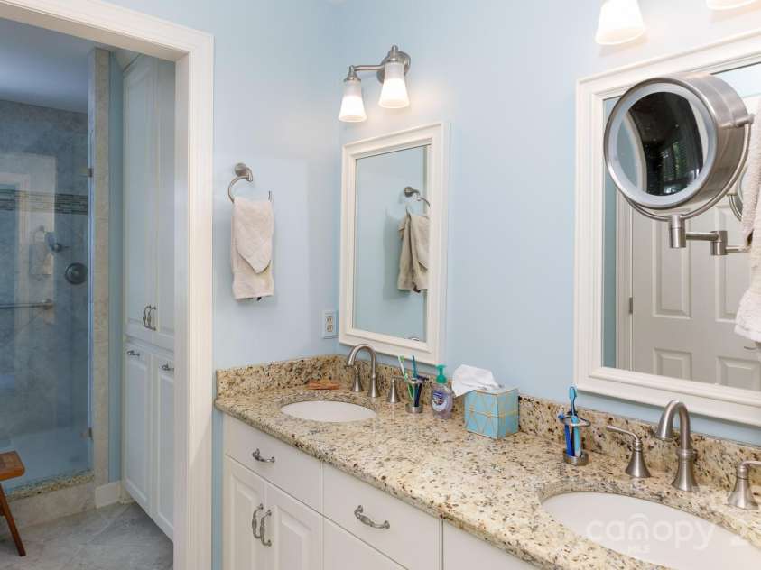 9901 Pallisers Terrace, Charlotte, NC 28210.  MLS# CAR4263147, YatesRealty ID 20194. 