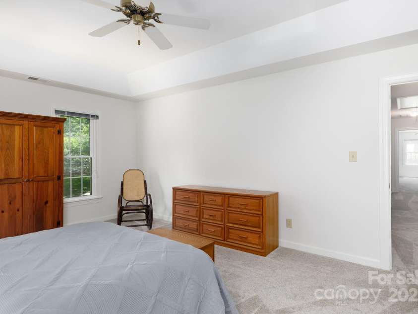 9901 Pallisers Terrace, Charlotte, NC 28210.  MLS# CAR4263147, YatesRealty ID 20194. 