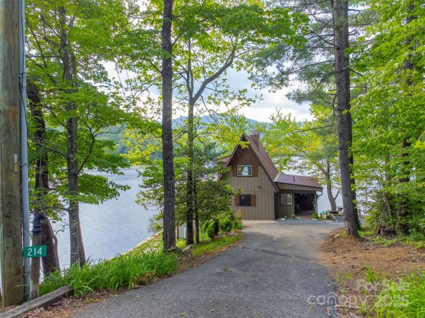 214 Sequoyah Trail, Robbinsville, NC 28771.  MLS# CAR4259902, YatesRealty ID 20195. 