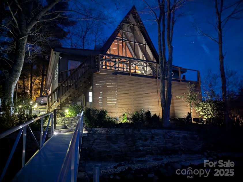 214 Sequoyah Trail, Robbinsville, NC 28771.  MLS# CAR4259902, YatesRealty ID 20195. 