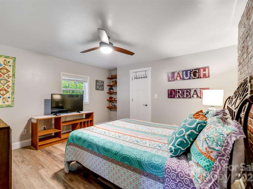 214 Sequoyah Trail, Robbinsville, NC 28771.  MLS# CAR4259902, YatesRealty ID 20195. 