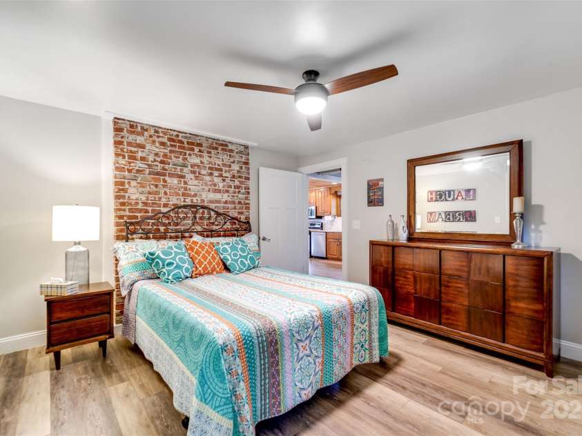 214 Sequoyah Trail, Robbinsville, NC 28771.  MLS# CAR4259902, YatesRealty ID 20195. 