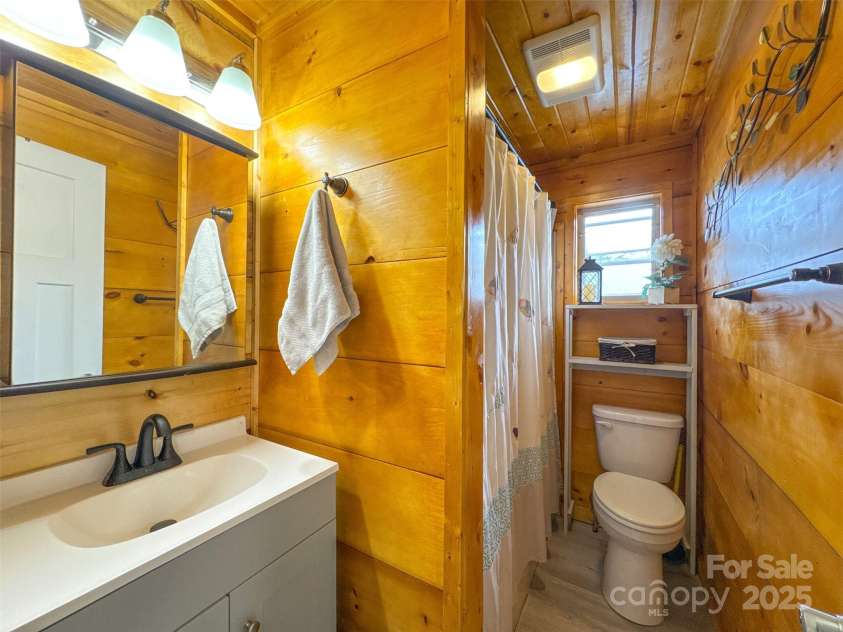 214 Sequoyah Trail, Robbinsville, NC 28771.  MLS# CAR4259902, YatesRealty ID 20195. 