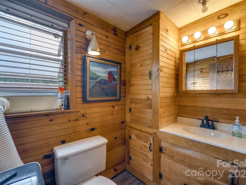 214 Sequoyah Trail, Robbinsville, NC 28771.  MLS# CAR4259902, YatesRealty ID 20195. 