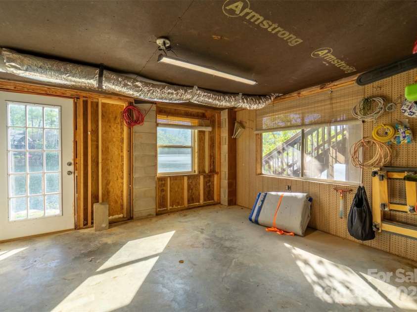 214 Sequoyah Trail, Robbinsville, NC 28771.  MLS# CAR4259902, YatesRealty ID 20195. 