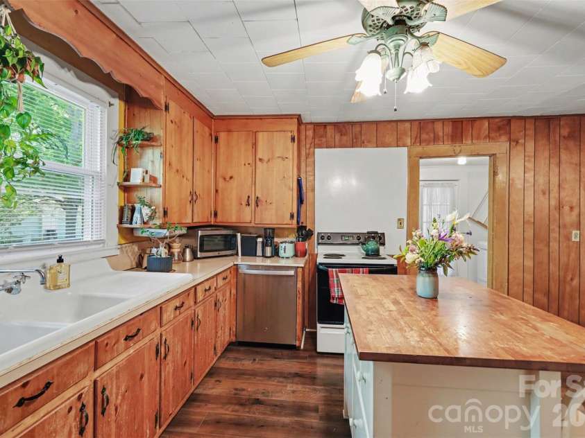 510 Winecoff School Road, Concord, NC 28027.  MLS# CAR4368133, YatesRealty ID 20196. Plenty of meal prep space and cabinet storage