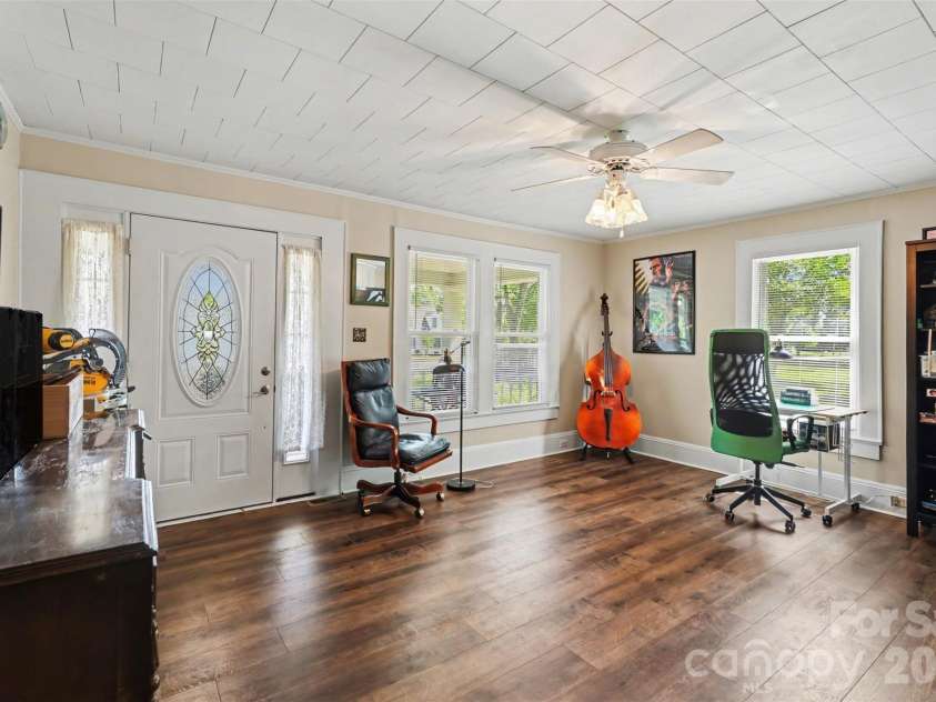 510 Winecoff School Road, Concord, NC 28027.  MLS# CAR4368133, YatesRealty ID 20196. Spacious Family Room