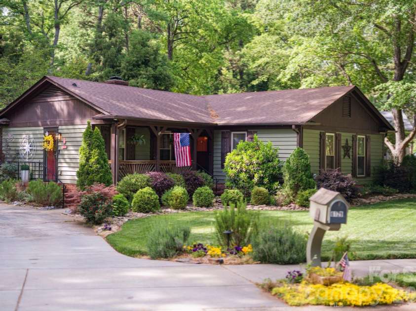 6129 Old Meadow Road, Mint Hill, NC 28227.  MLS# CAR4373275, YatesRealty ID 20198. 