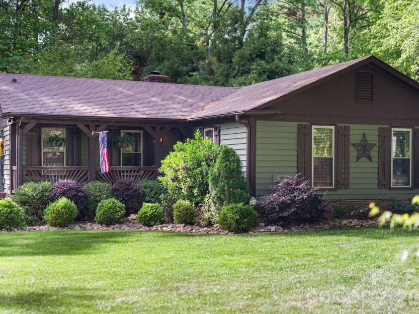 6129 Old Meadow Road, Mint Hill, NC 28227.  MLS# CAR4373275, YatesRealty ID 20198. 