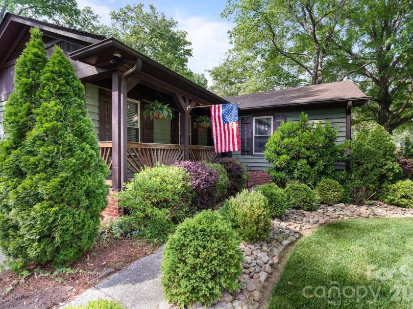 6129 Old Meadow Road, Mint Hill, NC 28227.  MLS# CAR4373275, YatesRealty ID 20198. 