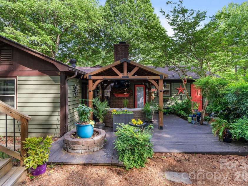 6129 Old Meadow Road, Mint Hill, NC 28227.  MLS# CAR4373275, YatesRealty ID 20198. 