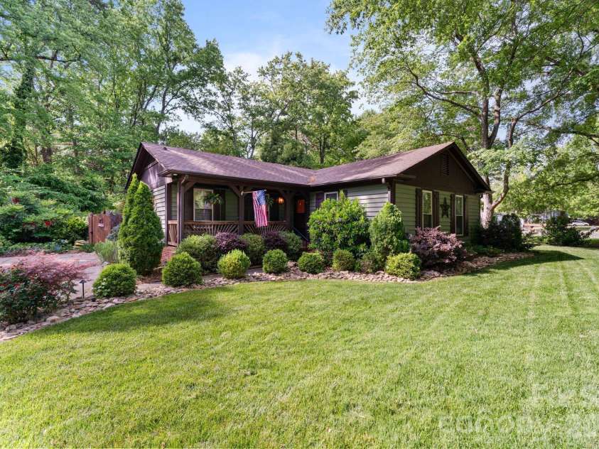 6129 Old Meadow Road, Mint Hill, NC 28227.  MLS# CAR4373275, YatesRealty ID 20198. 