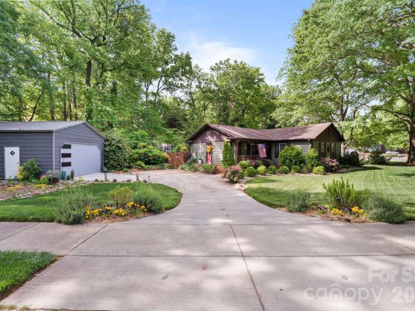6129 Old Meadow Road, Mint Hill, NC 28227.  MLS# CAR4373275, YatesRealty ID 20198. 