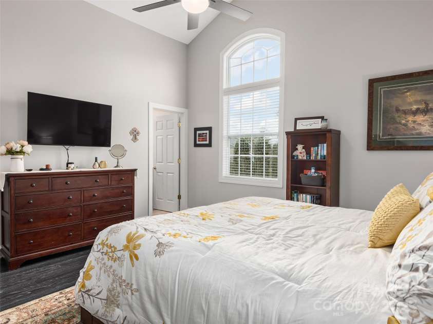 67 Towne Place Drive, Hendersonville, NC 28792.  MLS# CAR4200439, YatesRealty ID 20198. 