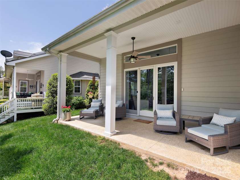 67 Towne Place Drive, Hendersonville, NC 28792.  MLS# CAR4200439, YatesRealty ID 20198. 