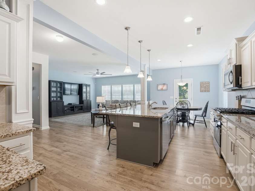 4615 Selhurst Drive, Fort Mill, SC 29707.  MLS# CAR4377568, YatesRealty ID 20199. 