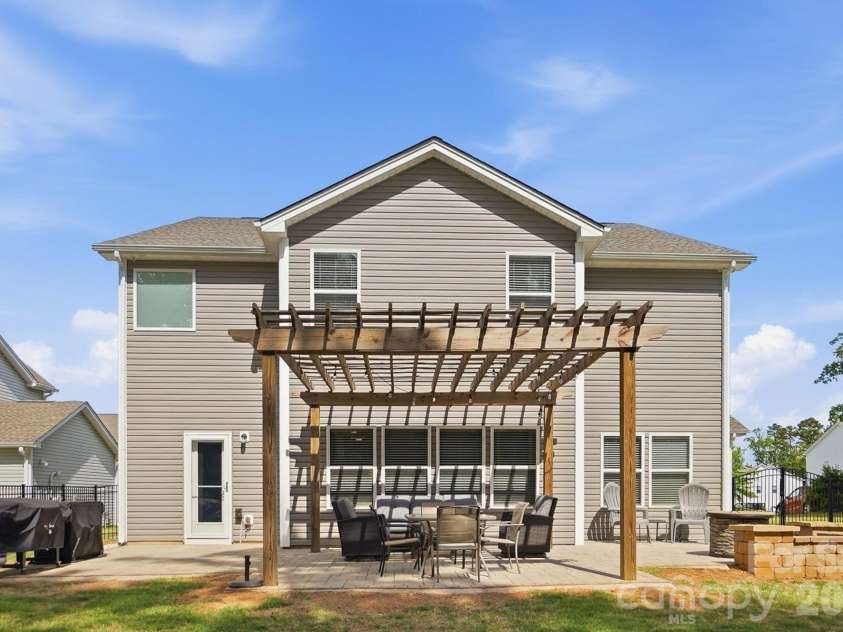 4615 Selhurst Drive, Fort Mill, SC 29707.  MLS# CAR4377568, YatesRealty ID 20199. 