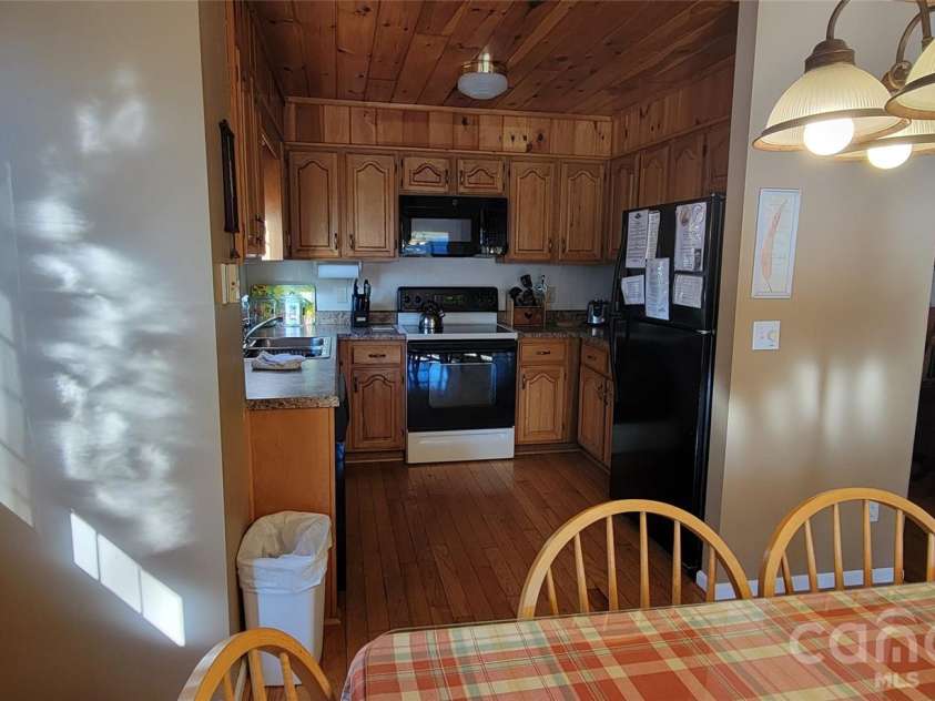 445 Allison Drive, Maggie Valley, NC 28751.  MLS# CAR4346332, YatesRealty ID 2020. 