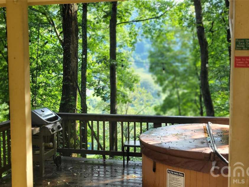 445 Allison Drive, Maggie Valley, NC 28751.  MLS# CAR4346332, YatesRealty ID 2020. 