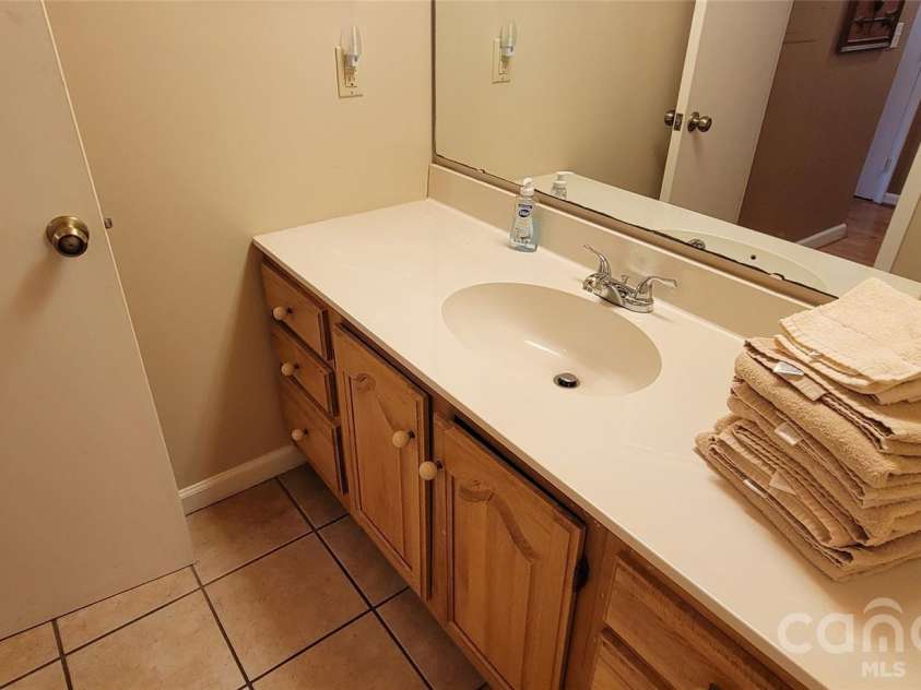 445 Allison Drive, Maggie Valley, NC 28751.  MLS# CAR4346332, YatesRealty ID 2020. Main level Bath