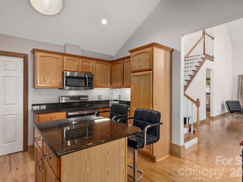 125 Buffalo Trail, Asheville, NC 28805.  MLS# CAR4332345, YatesRealty ID 20200. 