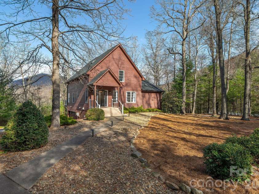 125 Buffalo Trail, Asheville, NC 28805.  MLS# CAR4332345, YatesRealty ID 20200. Beautiful setting