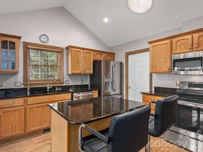 125 Buffalo Trail, Asheville, NC 28805.  MLS# CAR4332345, YatesRealty ID 20200. Kitchen with Island