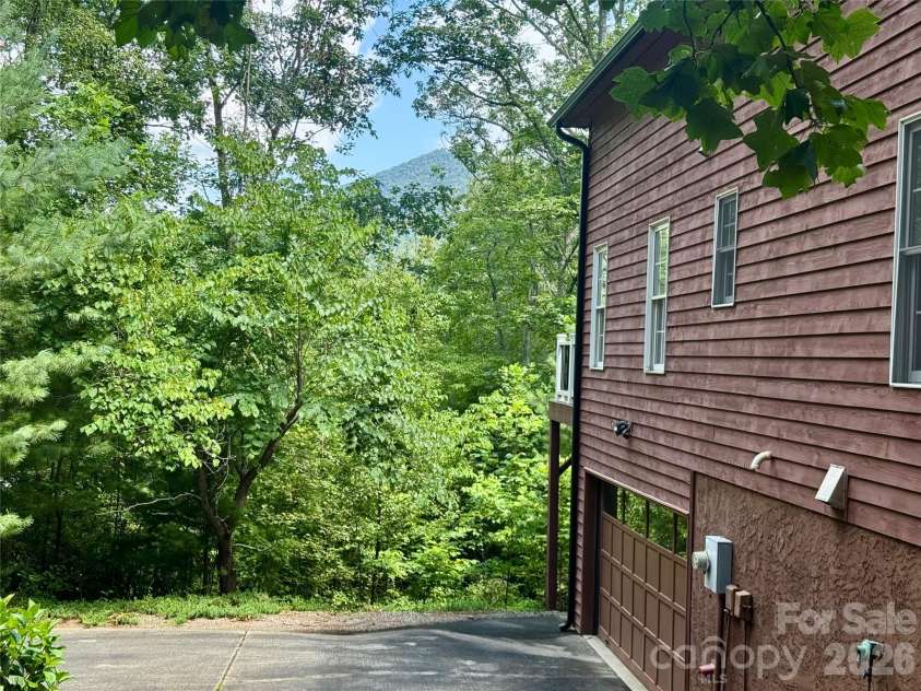 125 Buffalo Trail, Asheville, NC 28805.  MLS# CAR4332345, YatesRealty ID 20200. Summer