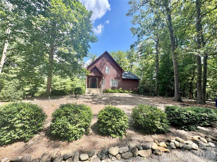 125 Buffalo Trail, Asheville, NC 28805.  MLS# CAR4332345, YatesRealty ID 20200. Summer view