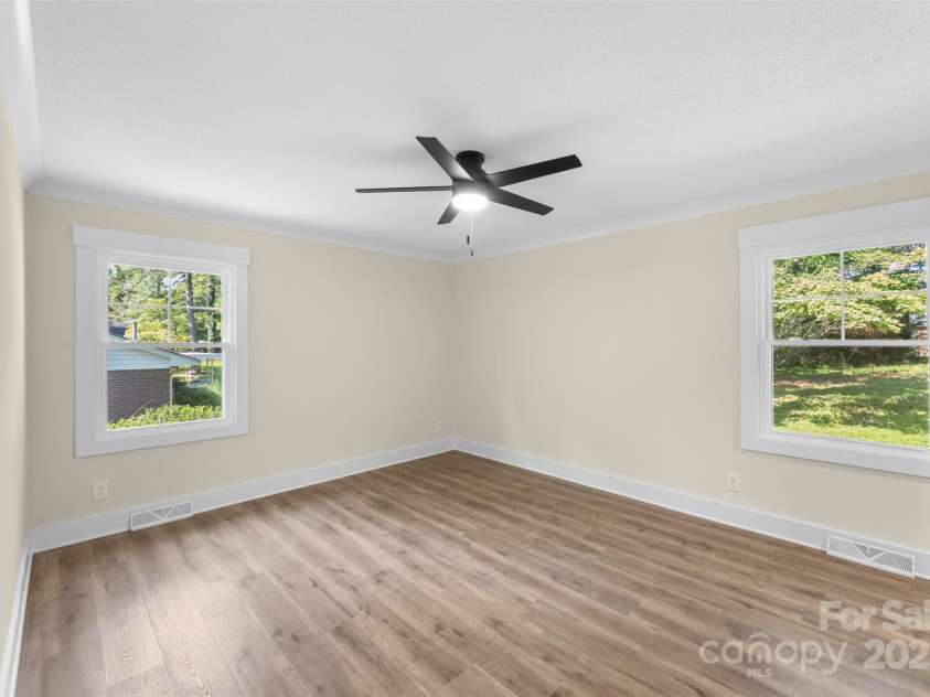 1915 Kingston Drive, Gastonia, NC 28052.  MLS# CAR4292346, YatesRealty ID 20200. 