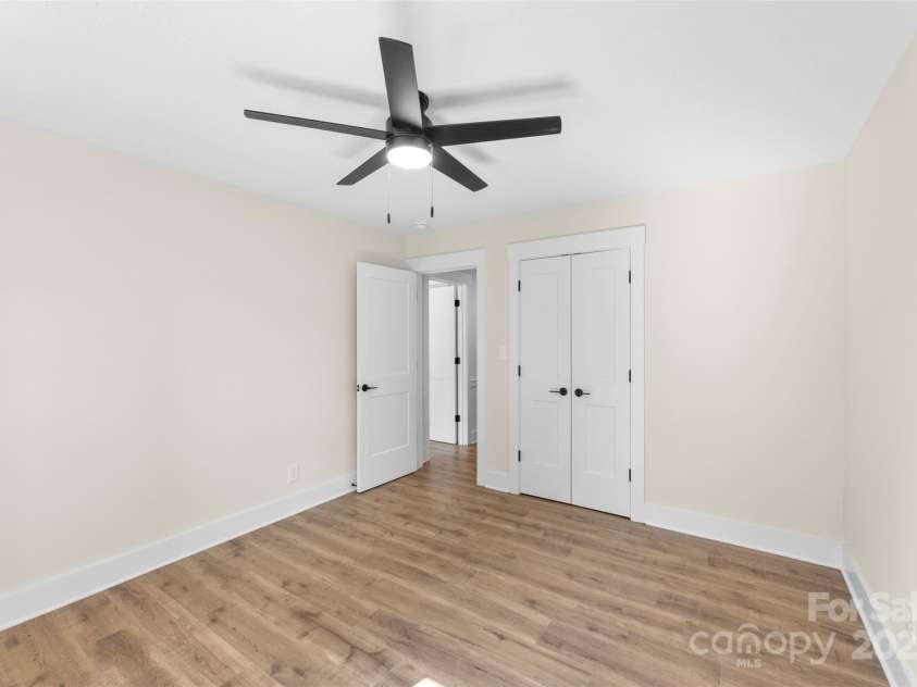 1915 Kingston Drive, Gastonia, NC 28052.  MLS# CAR4292346, YatesRealty ID 20200. 