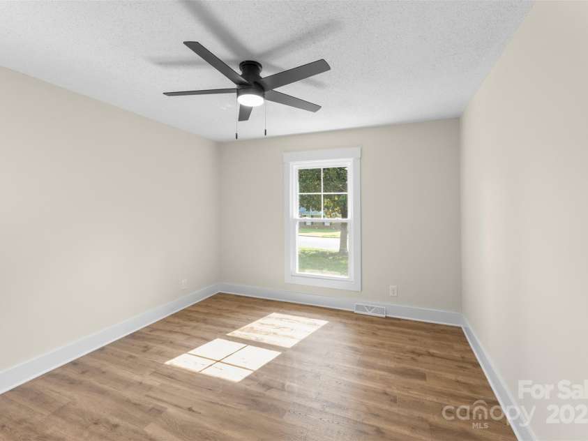 1915 Kingston Drive, Gastonia, NC 28052.  MLS# CAR4292346, YatesRealty ID 20200. 