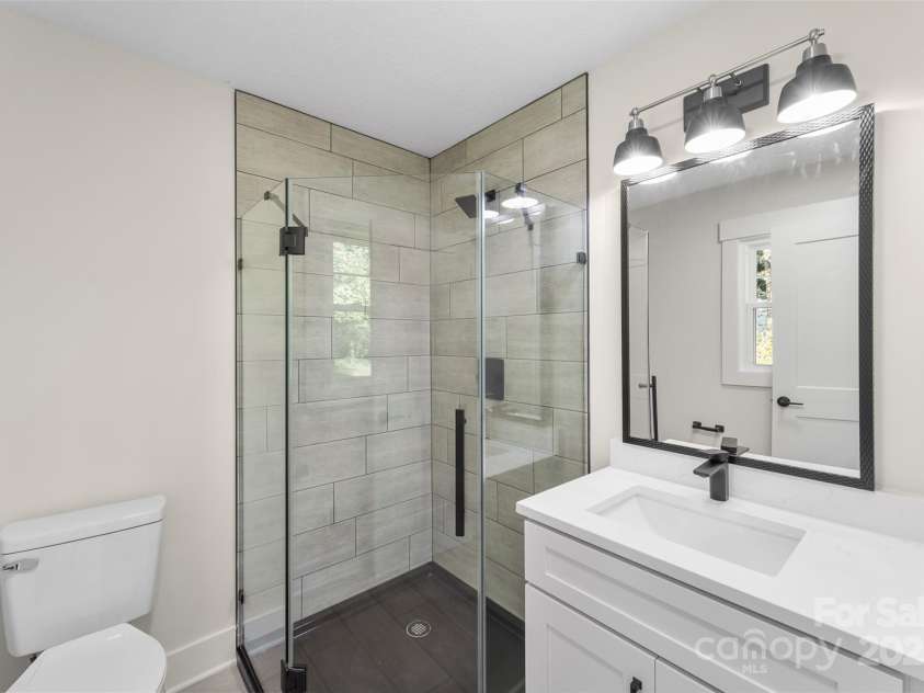 1915 Kingston Drive, Gastonia, NC 28052.  MLS# CAR4292346, YatesRealty ID 20200. 