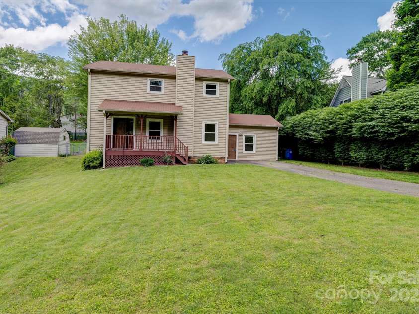 6 Stephanie Lane, Asheville, NC 28805.  MLS# CAR4258540, YatesRealty ID 20202. 