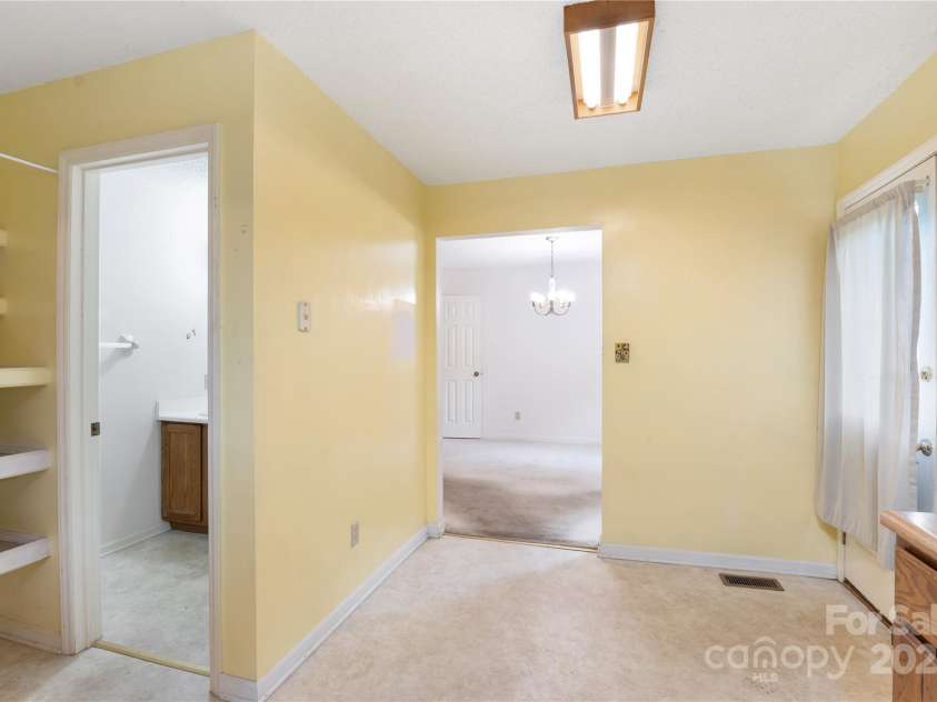 6 Stephanie Lane, Asheville, NC 28805.  MLS# CAR4258540, YatesRealty ID 20202. Kitchen