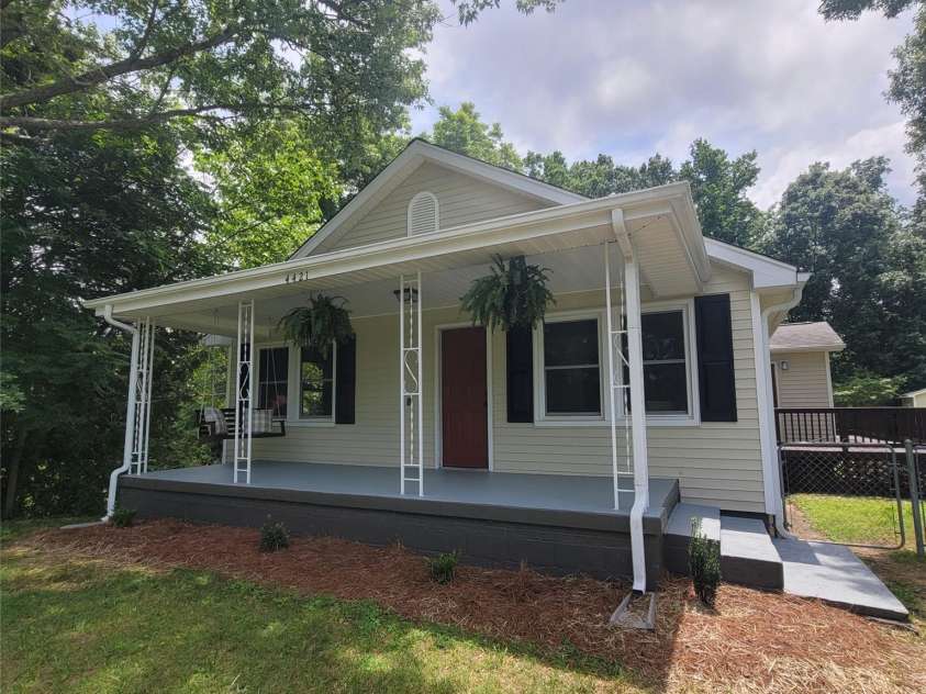 4421 Linwood Road, Gastonia, NC 28052.  MLS# CAR4267445, YatesRealty ID 20203. 