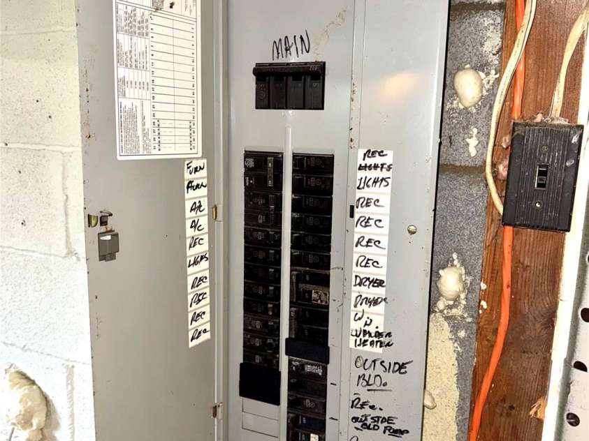 4421 Linwood Road, Gastonia, NC 28052.  MLS# CAR4267445, YatesRealty ID 20203. 