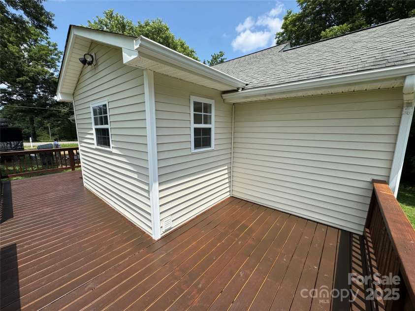 4421 Linwood Road, Gastonia, NC 28052.  MLS# CAR4267445, YatesRealty ID 20203. 