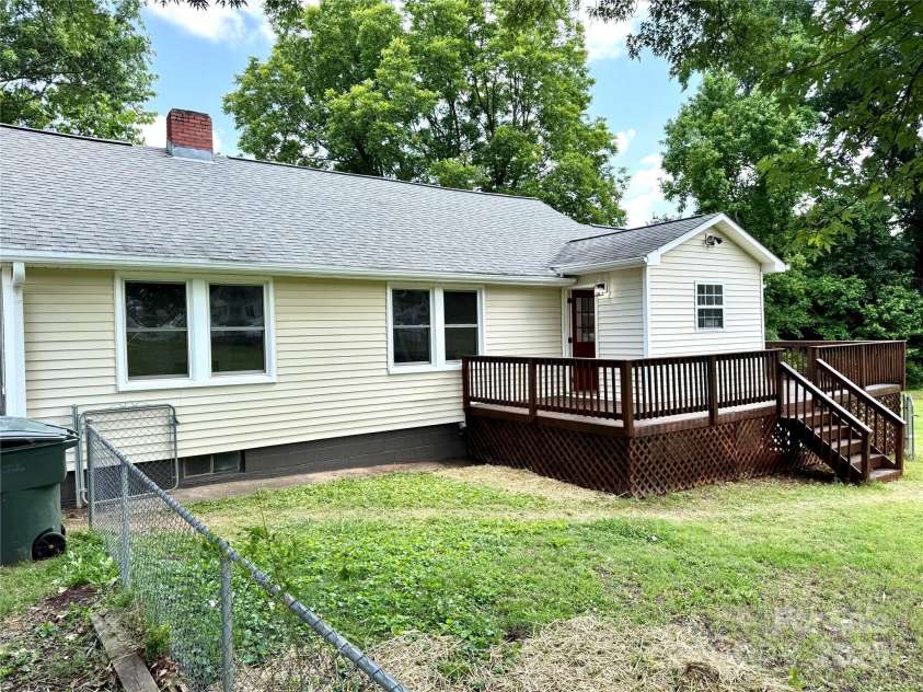 4421 Linwood Road, Gastonia, NC 28052.  MLS# CAR4267445, YatesRealty ID 20203. 