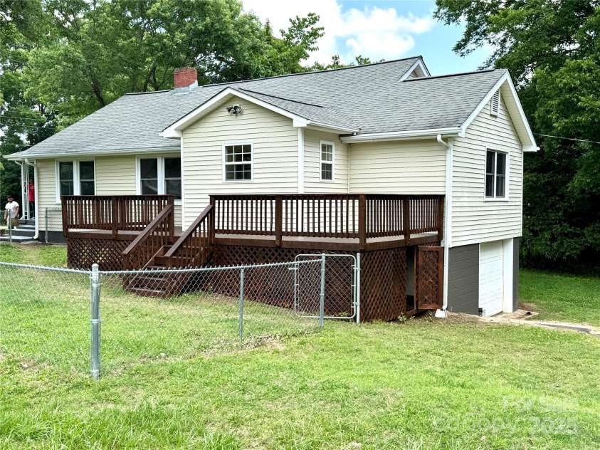 4421 Linwood Road, Gastonia, NC 28052.  MLS# CAR4267445, YatesRealty ID 20203. 