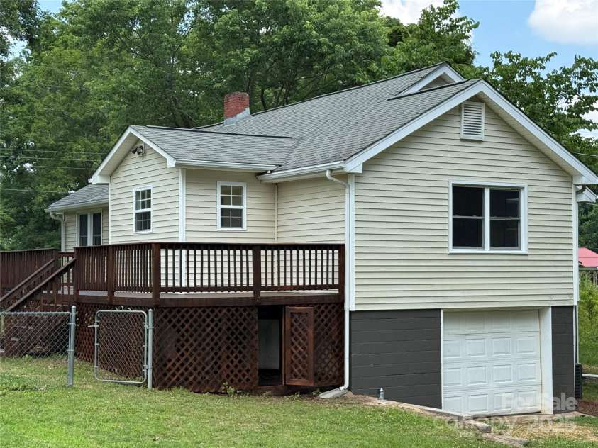 4421 Linwood Road, Gastonia, NC 28052.  MLS# CAR4267445, YatesRealty ID 20203. 