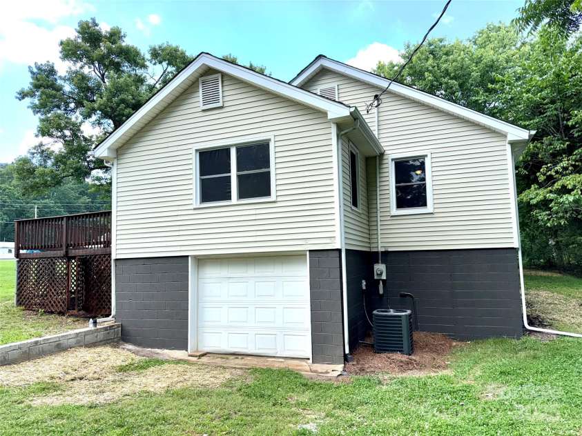4421 Linwood Road, Gastonia, NC 28052.  MLS# CAR4267445, YatesRealty ID 20203. 